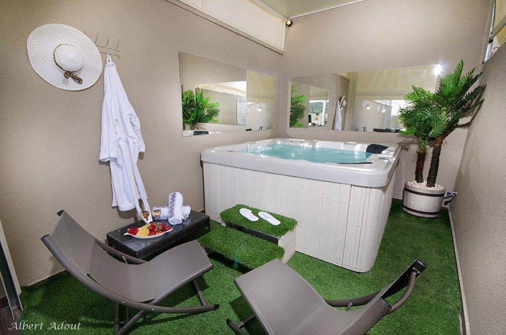 11284 המתחם החיצוני, וילה כינור דוד המלך, וילה  במנות וילות - Vila 4 U