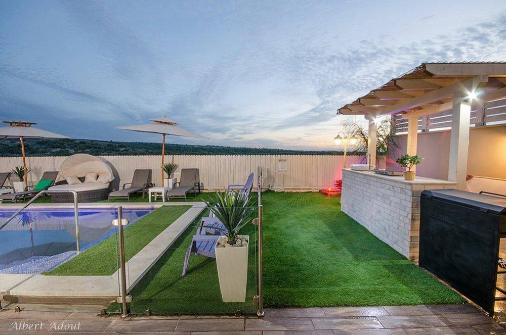 11289 המתחם החיצוני, וילה כינור דוד המלך, וילה  במנות וילות - Vila 4 U