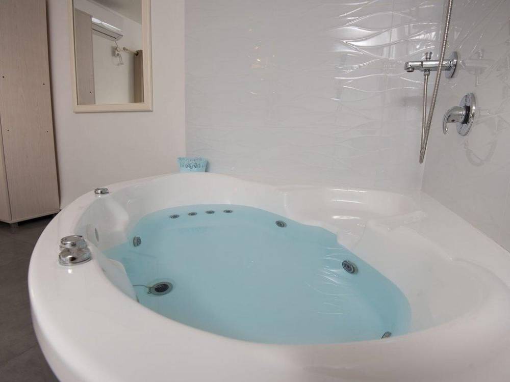 48005 המתחם הפנימי והחדרים, וילה גליו בגליל, וילה  בספסופה וילות - Vila 4 U