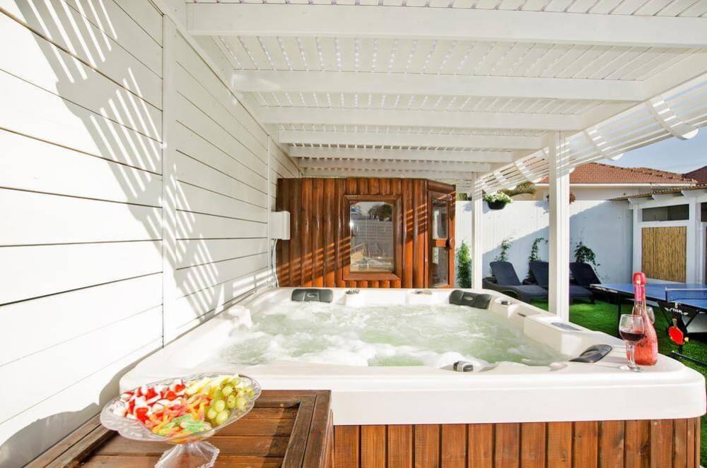 48284 חצר ובריכה, אחוזת ליר, וילה  בשדה יצחק וילות - Vila 4 U