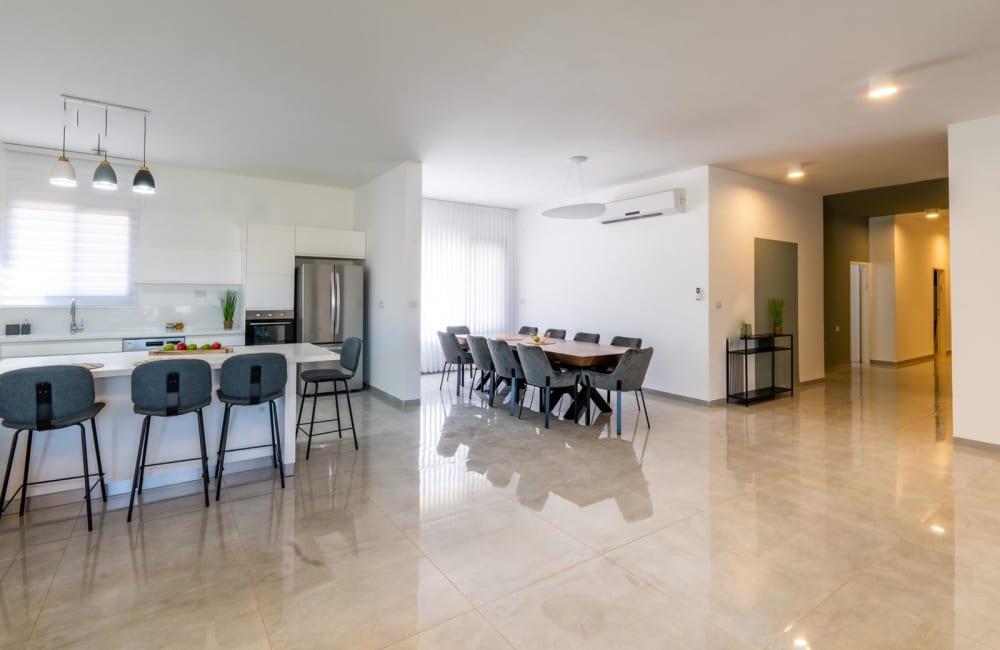 83921 גלריית פנים, אחוזת עומרי, וילה  בצוריאל וילות - Vila 4 U