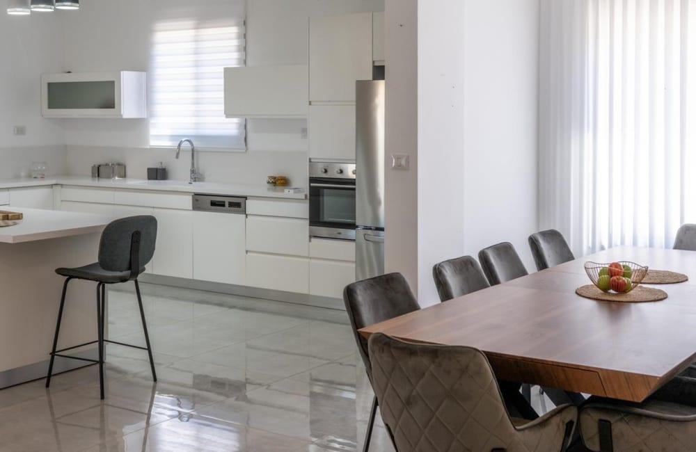 83923 גלריית פנים, אחוזת עומרי, וילה  בצוריאל וילות - Vila 4 U