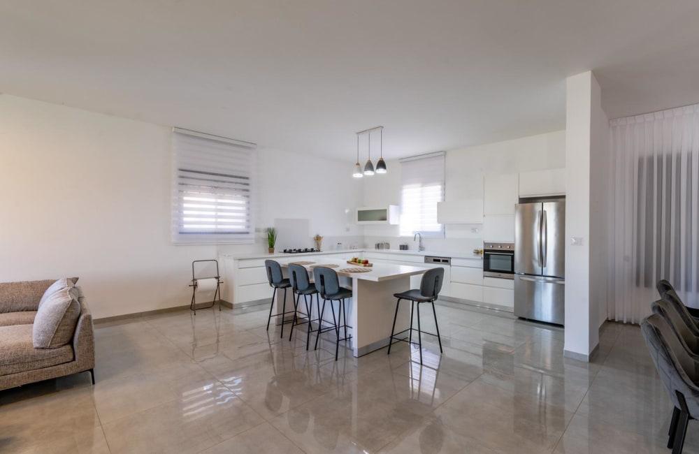 83945 גלריית פנים, אחוזת עומרי, וילה  בצוריאל וילות - Vila 4 U