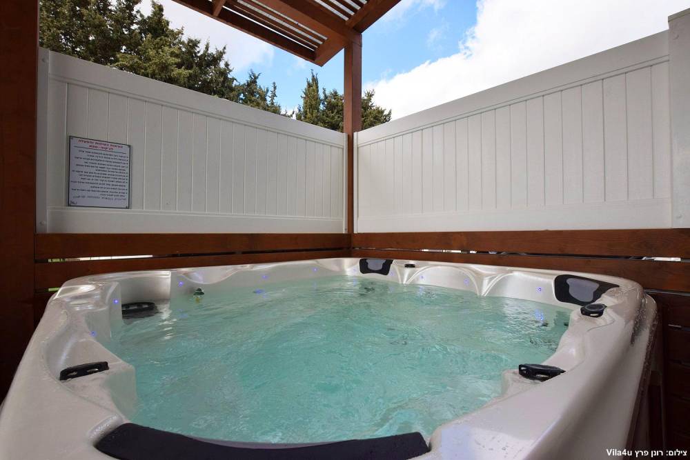 100860 גלריית חוץ, אחוזת עומרי, וילה  בצוריאל וילות - Vila 4 U