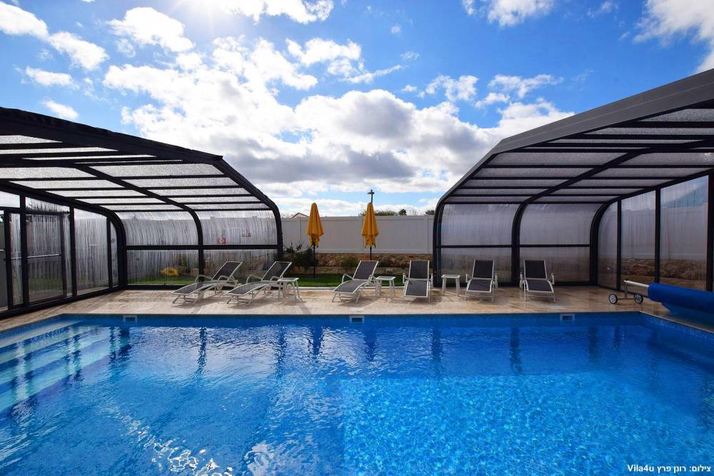 100869 גלריית חוץ, אחוזת עומרי, וילה  בצוריאל וילות - Vila 4 U