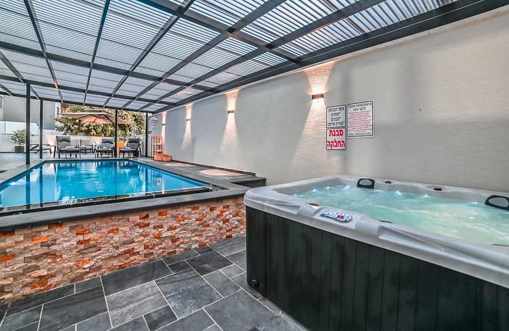 130706 מתחם חיצוני, אחוזת סנטוריני, וילה  בעין יעקב וילות - Vila 4 U