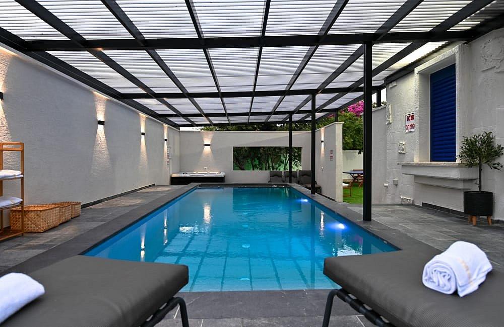 130707 מתחם חיצוני, אחוזת סנטוריני, וילה  בעין יעקב וילות - Vila 4 U