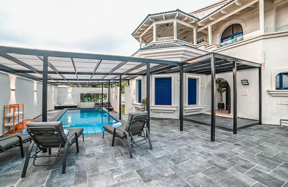 130708 מתחם חיצוני, אחוזת סנטוריני, וילה  בעין יעקב וילות - Vila 4 U