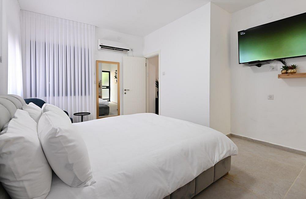 130719 מתחם פנימי, אחוזת סנטוריני, וילה  בעין יעקב וילות - Vila 4 U