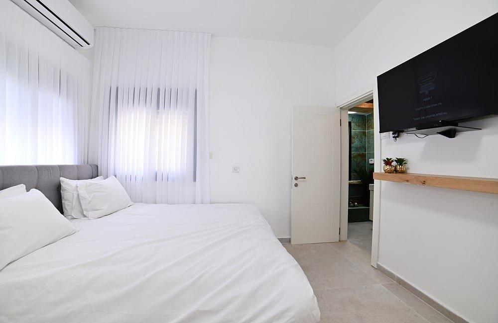 130720 מתחם פנימי, אחוזת סנטוריני, וילה  בעין יעקב וילות - Vila 4 U