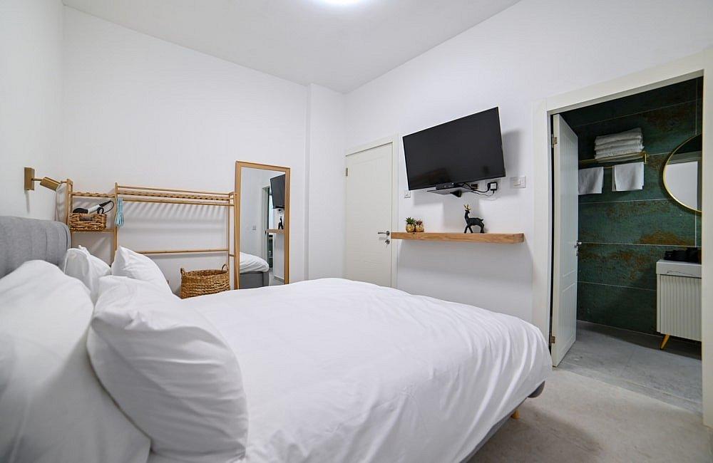 130722 מתחם פנימי, אחוזת סנטוריני, וילה  בעין יעקב וילות - Vila 4 U