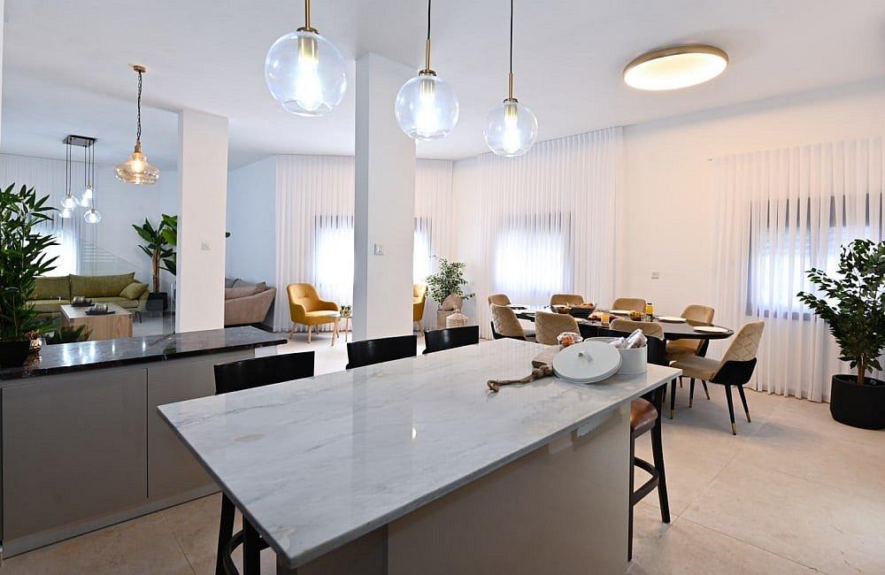 130728 מתחם פנימי, אחוזת סנטוריני, וילה  בעין יעקב וילות - Vila 4 U