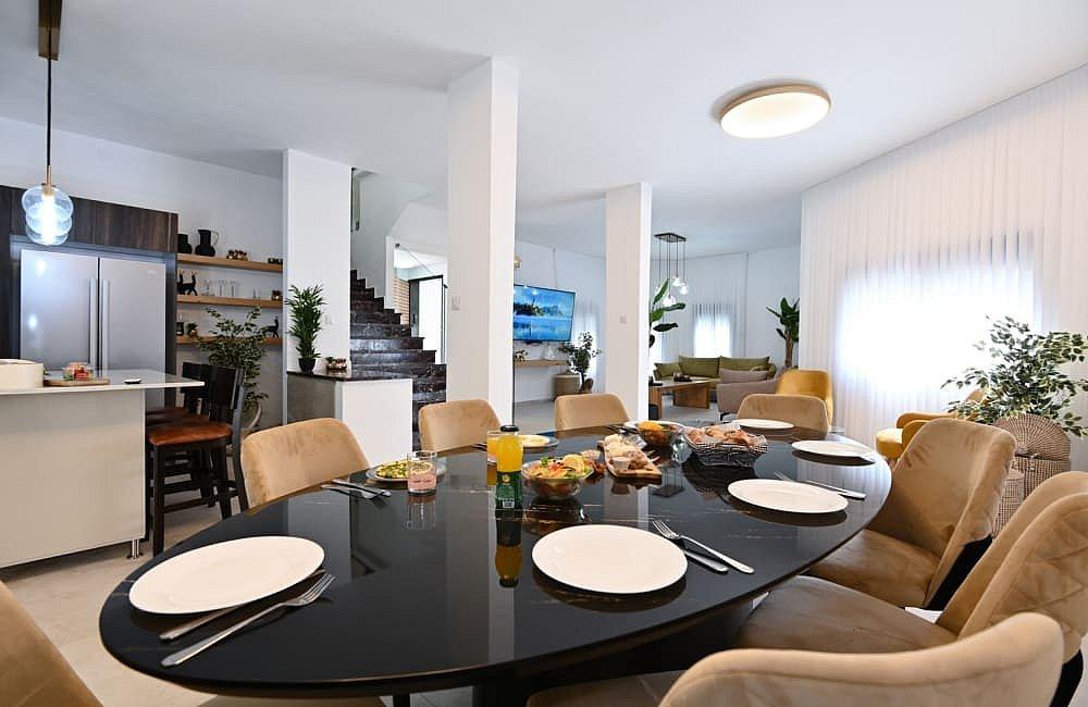 130742 מתחם פנימי, אחוזת סנטוריני, וילה  בעין יעקב וילות - Vila 4 U