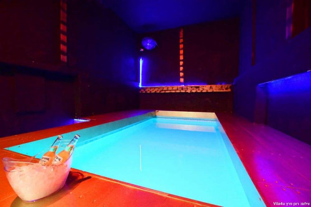 133875 ג'קוזי בריכה והמתחם החיצוני, וילה 117, וילה  בתל אביב וילות - Vila 4 U