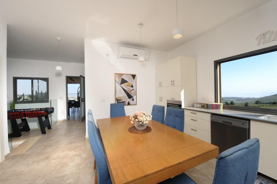 140445 פנים הוילה והחדרים, וילה נוף מולדת, וילה  בראש פינה וילות - Vila 4 U