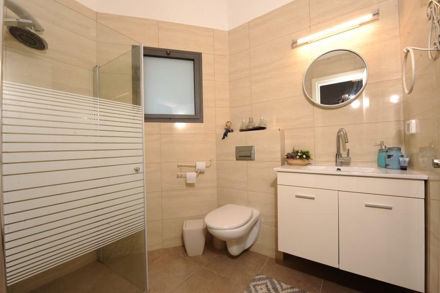 140461 פנים הוילה והחדרים, וילה נוף מולדת, וילה  בראש פינה וילות - Vila 4 U