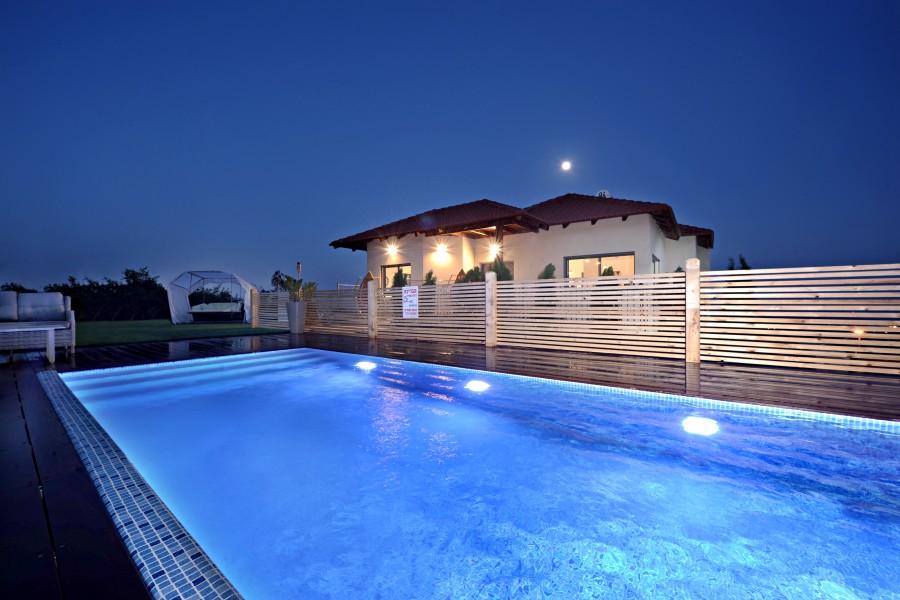 140468 חצר ובריכה, וילה נוף מולדת, וילה  בראש פינה וילות - Vila 4 U