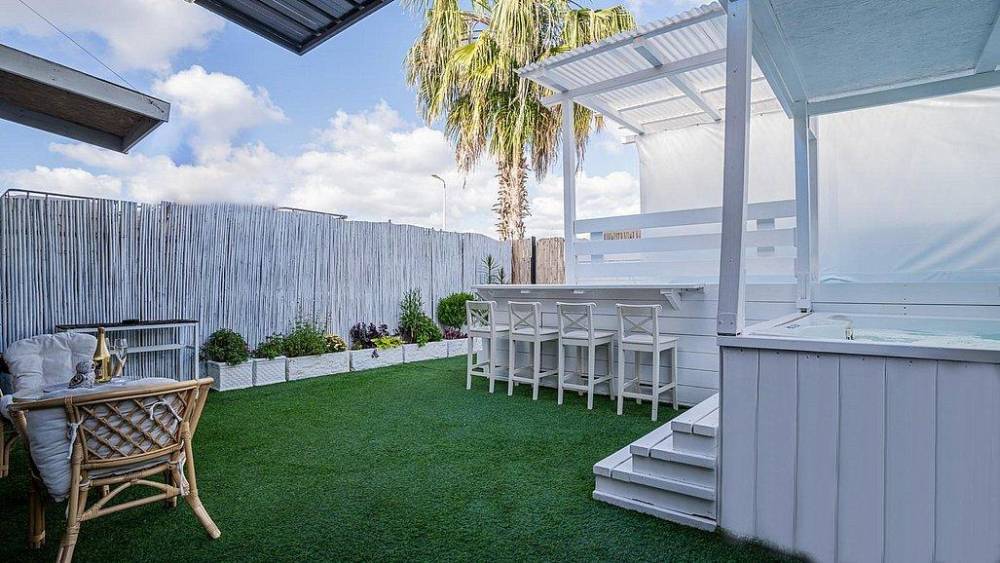 142661 המתחם החיצוני, מתחם אופוריה, וילה  באור עקיבא וילות - Vila 4 U