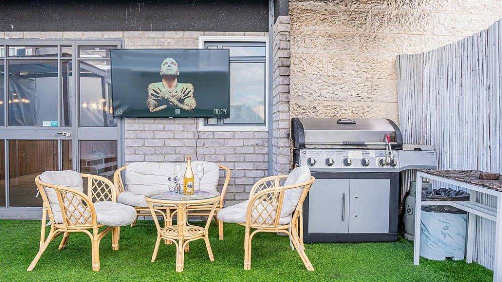 142666 המתחם החיצוני, מתחם אופוריה, וילה  באור עקיבא וילות - Vila 4 U