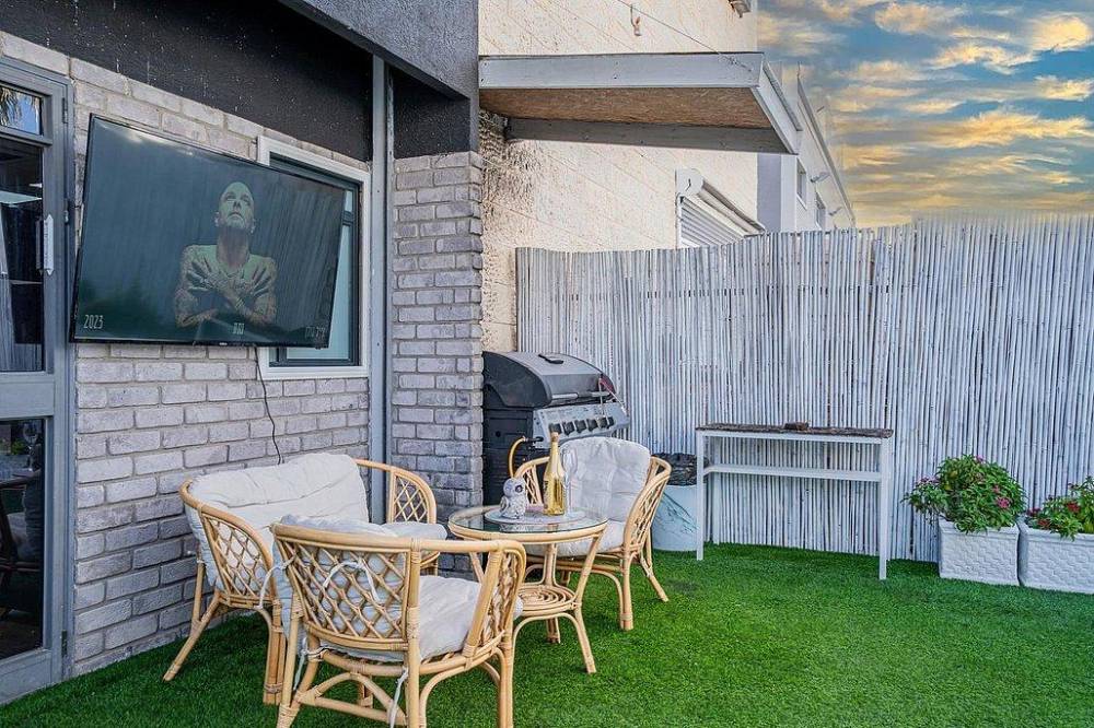 142667 המתחם החיצוני, מתחם אופוריה, וילה  באור עקיבא וילות - Vila 4 U