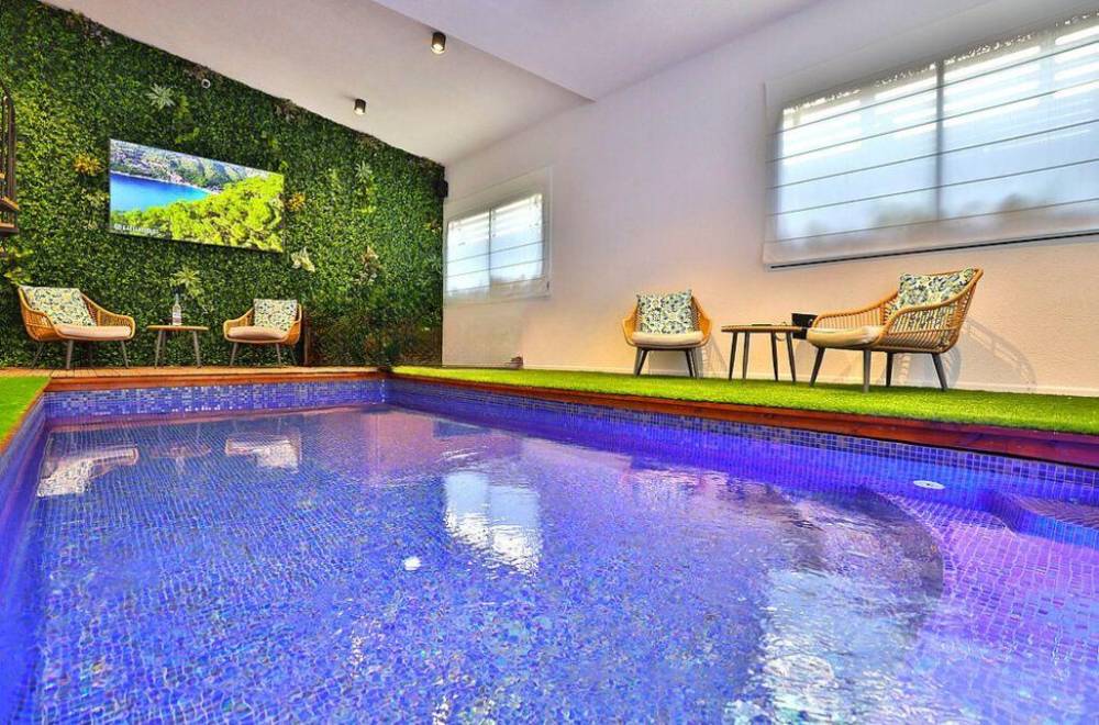 145382 מתחם הבריכה, אחוזת יולי איוונטס, וילה  בנתניה וילות - Vila 4 U