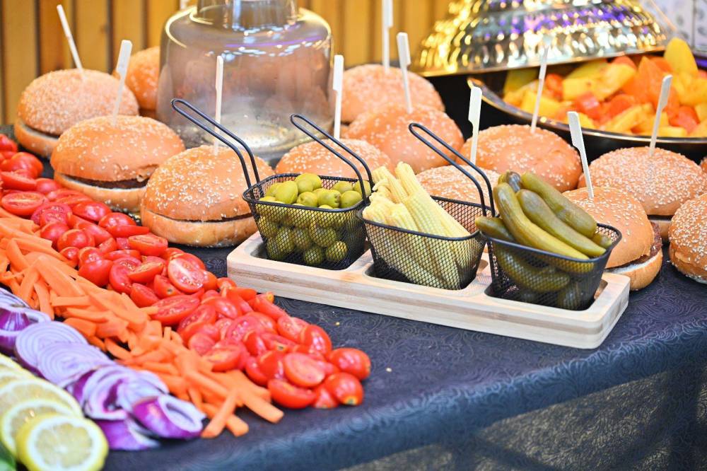 149446 שולחנות שוק, מתחם אופוריה, וילה  באור עקיבא וילות - Vila 4 U