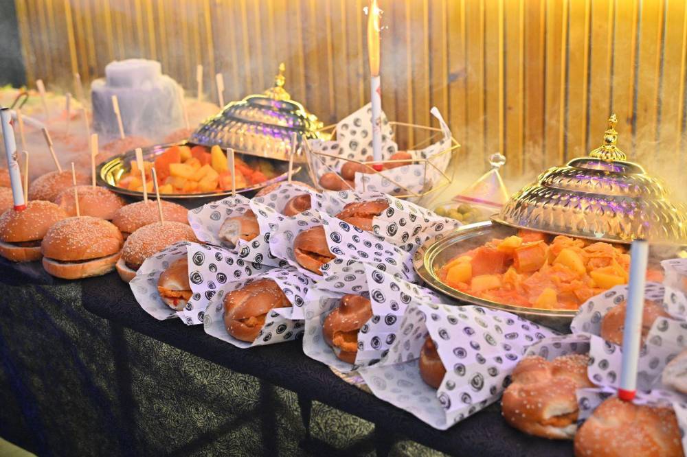 149448 שולחנות שוק, מתחם אופוריה, וילה  באור עקיבא וילות - Vila 4 U