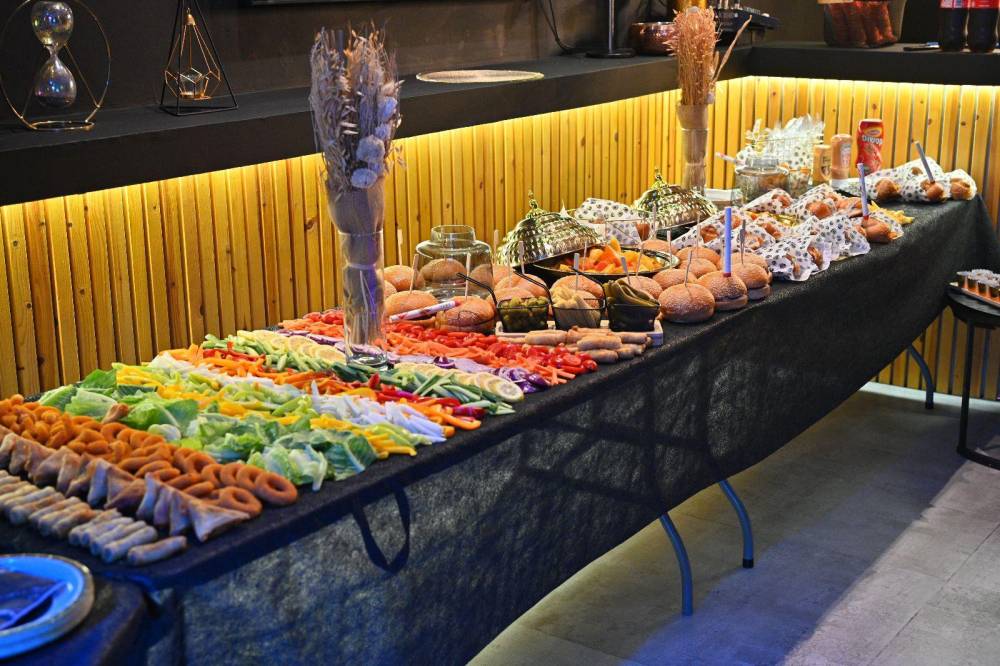 149449 שולחנות שוק, מתחם אופוריה, וילה  באור עקיבא וילות - Vila 4 U