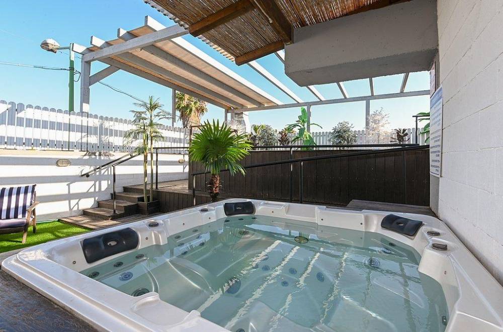 151500 המתחם החיצוני, קומת גג פתח תקווה, וילה  בפתח תקווה וילות - Vila 4 U