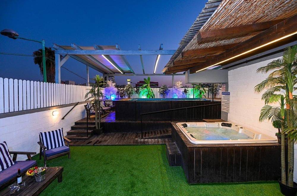 151506 המתחם החיצוני, קומת גג פתח תקווה, וילה  בפתח תקווה וילות - Vila 4 U