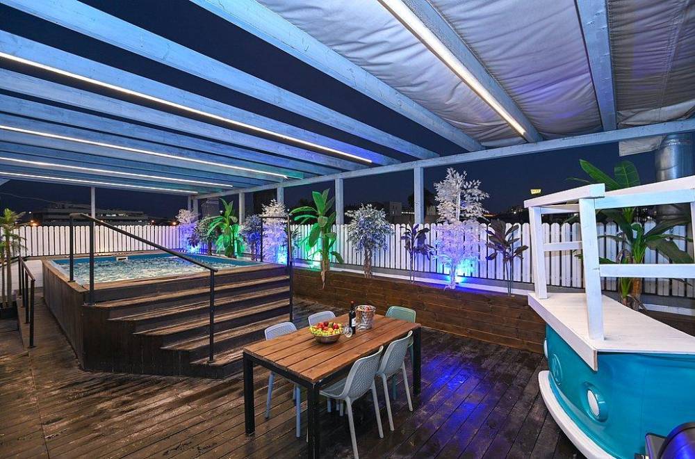 151507 המתחם החיצוני, קומת גג פתח תקווה, וילה  בפתח תקווה וילות - Vila 4 U