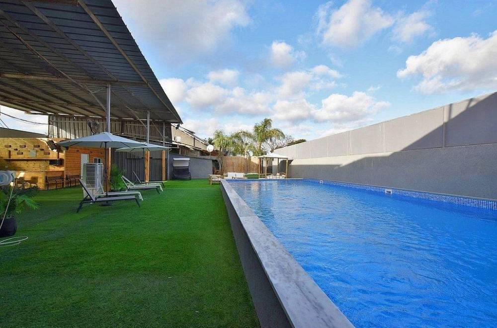 אחוזת וניש המתחם החיצוני, אחוזת וניש, וילה  בעזריקם וילות - Vila 4 U