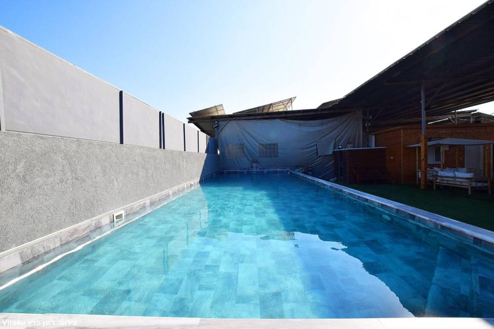 אחוזת וניש המתחם החיצוני, אחוזת וניש, וילה  בעזריקם וילות - Vila 4 U