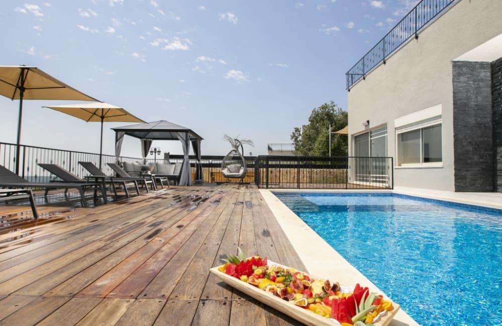 156061 המתחם החיצוני, אחוזת סאנשיין, וילה  בזרעית וילות - Vila 4 U