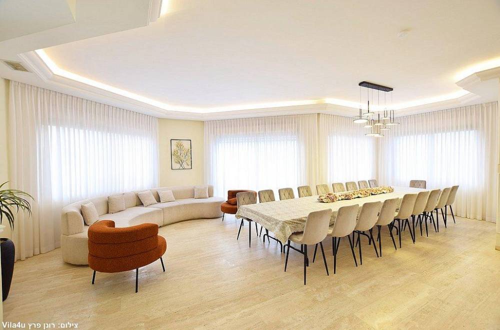 157635 הסלון והמטבח, אחוזת הים נתניה, וילה  בנתניה וילות - Vila 4 U