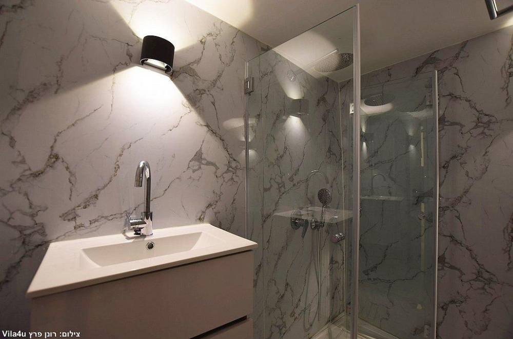 157652 חדרי השינה והרחצה, אחוזת הים נתניה, וילה  בנתניה וילות - Vila 4 U