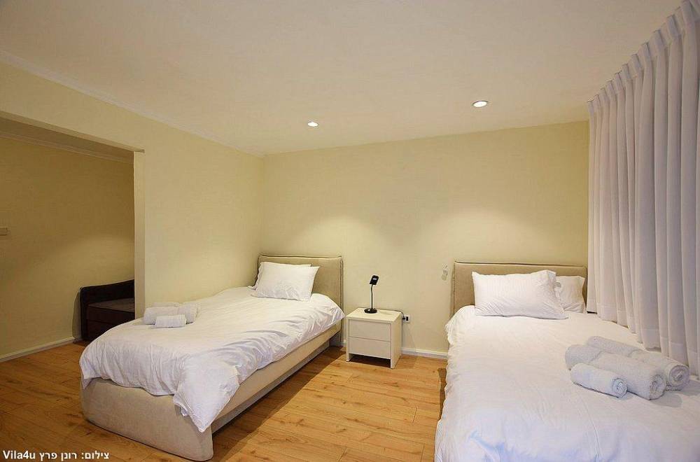157657 חדרי השינה והרחצה, אחוזת הים נתניה, וילה  בנתניה וילות - Vila 4 U