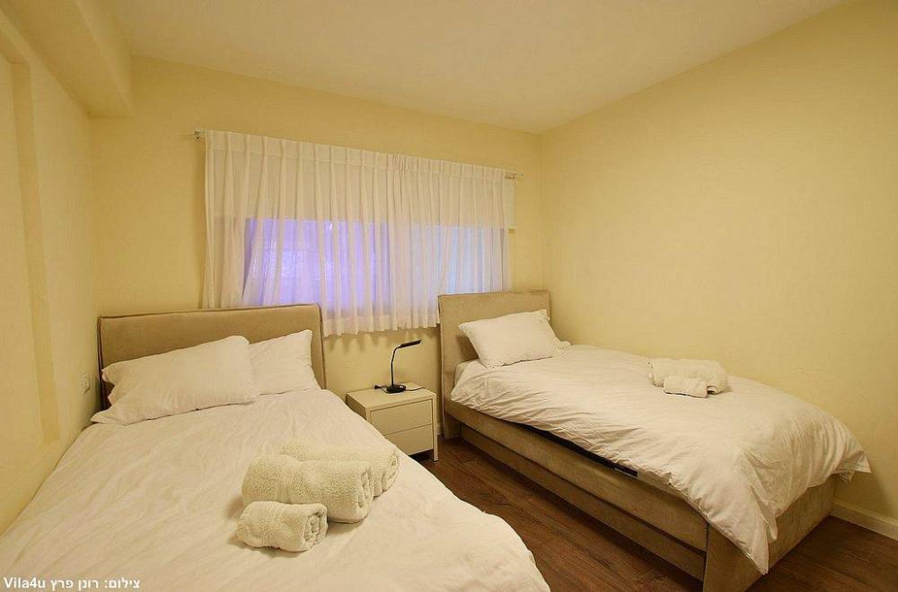 157658 חדרי השינה והרחצה, אחוזת הים נתניה, וילה  בנתניה וילות - Vila 4 U