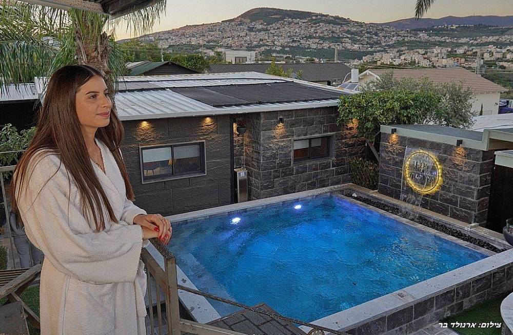 וילה ספא בצל השקד חוץ המתחם החיצוני, וילה ספא בצל השקד, וילה  בטפחות וילות - Vila 4 U