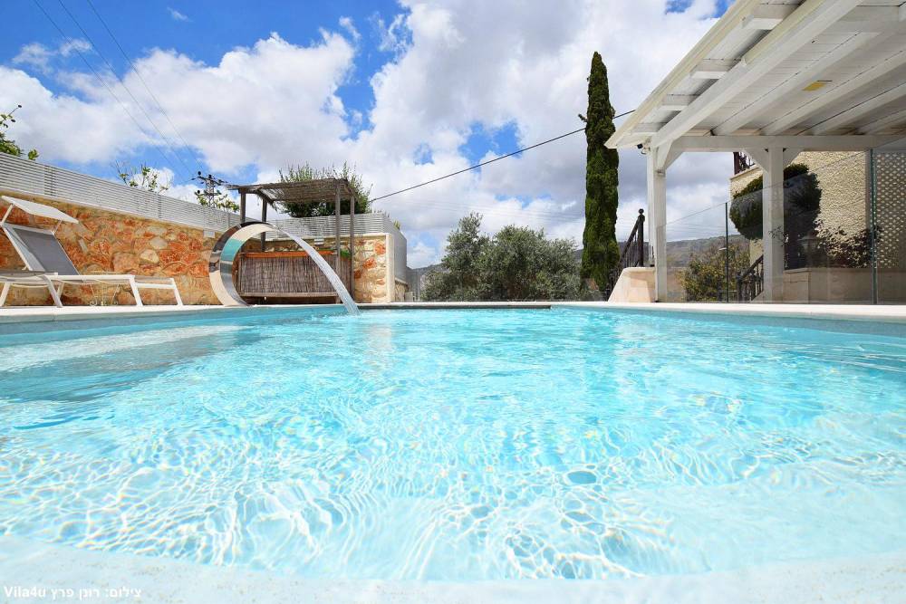 וילה במצפה הבחוץ בריכה וילה במצפה - כללי, וילה במצפה, וילה  בכרמיאל וילות - Vila 4 U