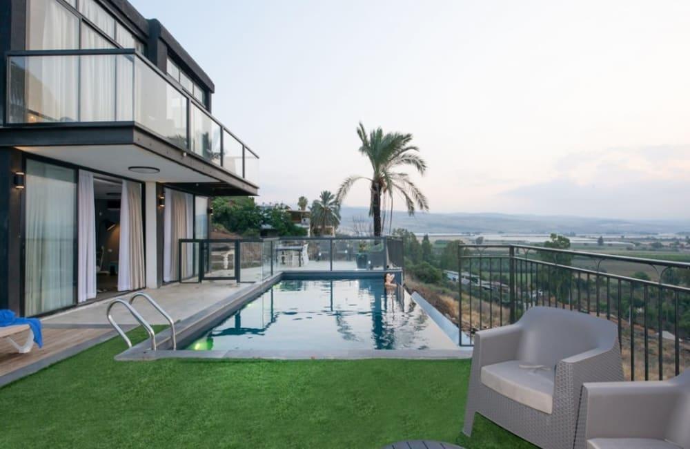 169877 המתחם החיצוני, וילה קסם הנוף מגדל, וילה  במגדל וילות - Vila 4 U