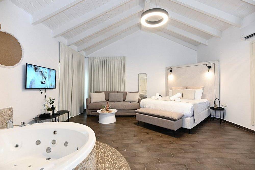 179330 בקתות האירוח, אחוזת לירי ריזורט, וילה  בטבריה וילות - Vila 4 U