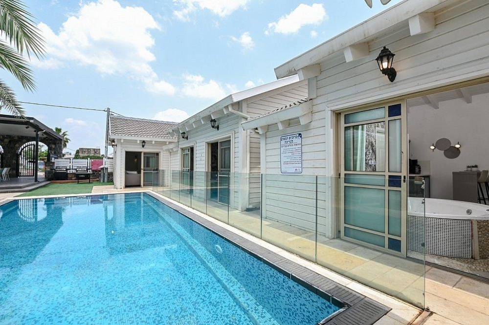 179391 גלריית חוץ, אחוזת לירי ריזורט, וילה  בטבריה וילות - Vila 4 U