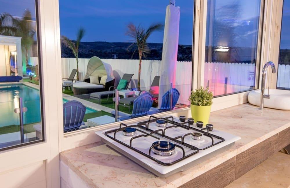 183954 מתחם פנימי והחדרים, וילה כינור דוד המלך, וילה  במנות וילות - Vila 4 U