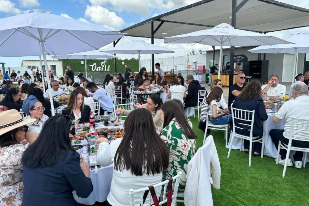 188377 חוגגים אצלנו, אואזיס, וילה  בשדה צבי וילות - Vila 4 U