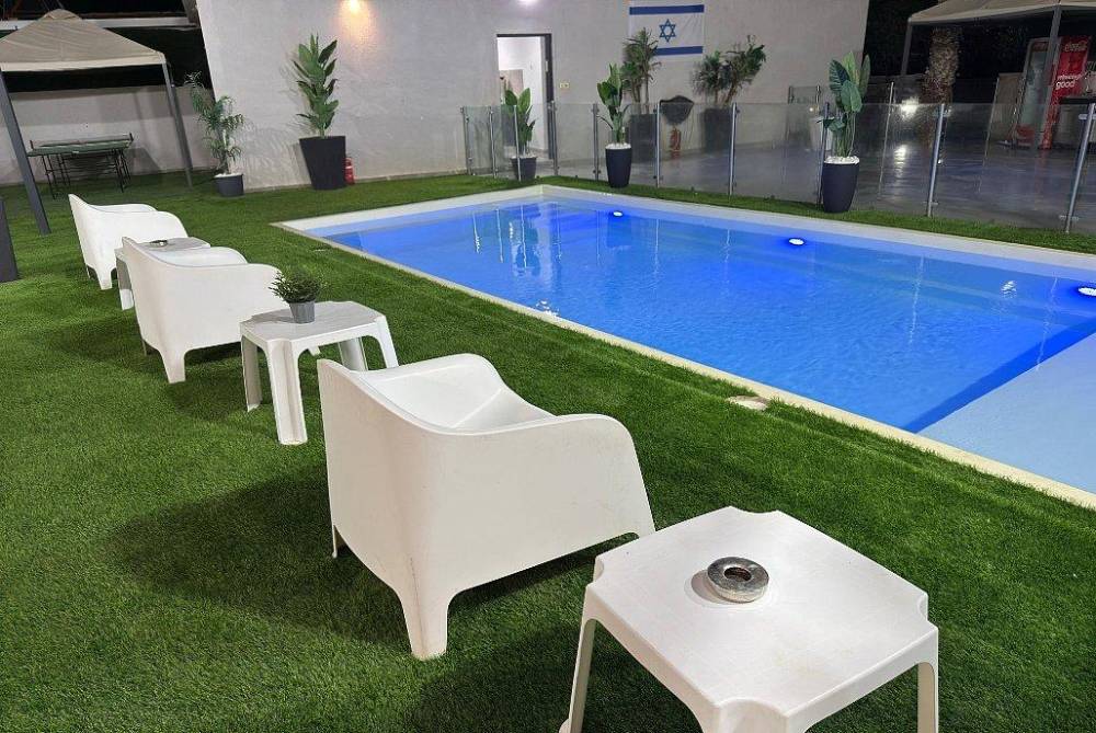 196381 הגקוזי והבריכה, מתחם האושר, וילה  באדרת וילות - Vila 4 U