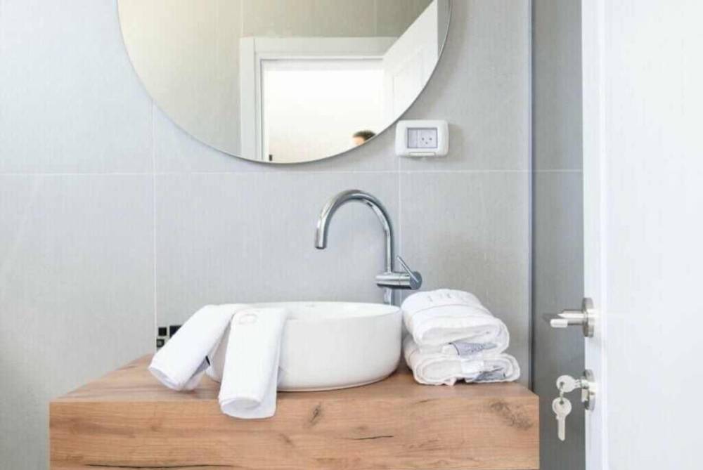 197130 סוויטות 5+6- צפנת ואורן, יו ג'י בוטיק - UG Boutique Apartment hotel, וילה  בטבריה וילות - Vila 4 U