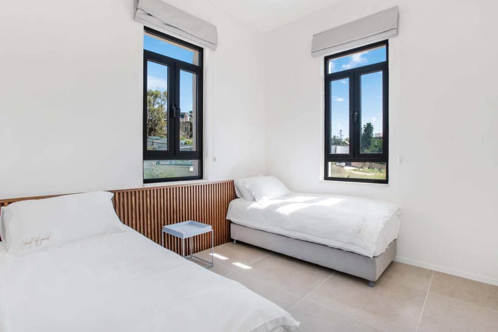 197172 סוויטות 3+4 שקד ורום, יו ג'י בוטיק - UG Boutique Apartment hotel, וילה  בטבריה וילות - Vila 4 U