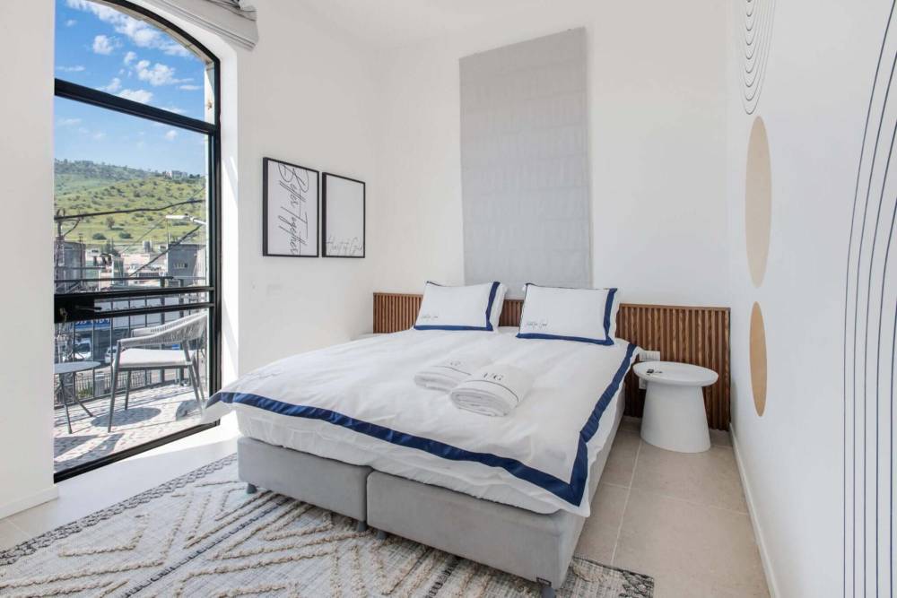 197176 סוויטות 3+4 שקד ורום, יו ג'י בוטיק - UG Boutique Apartment hotel, וילה  בטבריה וילות - Vila 4 U