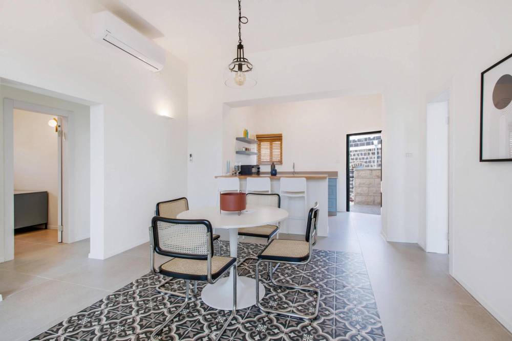 197189 סוויטות 3+4 שקד ורום, יו ג'י בוטיק - UG Boutique Apartment hotel, וילה  בטבריה וילות - Vila 4 U